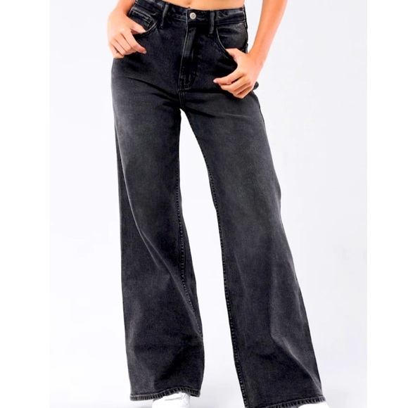 Hollister Ultra Highrise Wideleg Jeans 